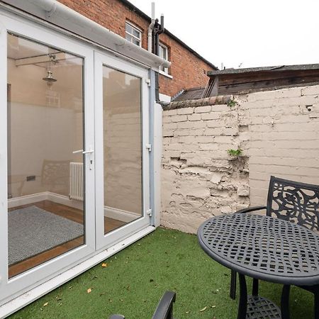 Villa Besford Square, Shrewsbury Town Exterior foto