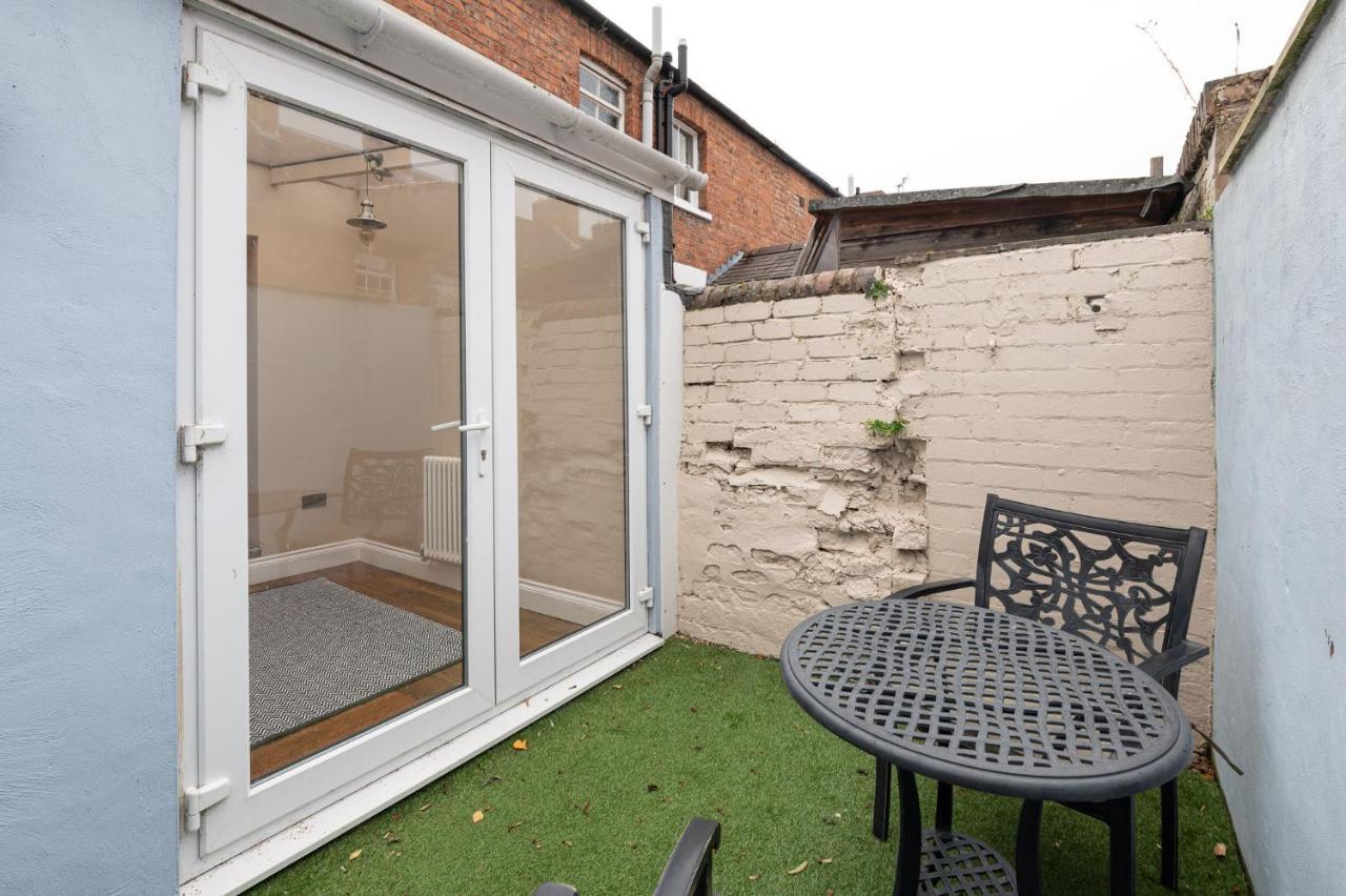 Villa Besford Square, Shrewsbury Town Exterior foto